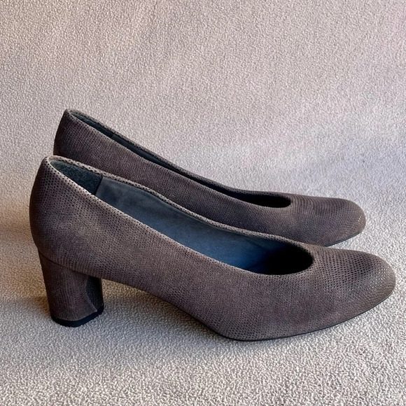 Stuart Weitzman Microdot Pin Dot Pumps - Picture 1 of 5